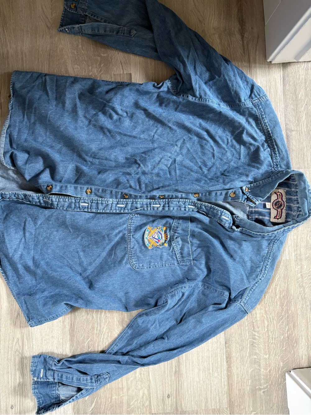 Men's Casual Denim Button-Down Shirt with Embroidered Pocket - Blue Jays